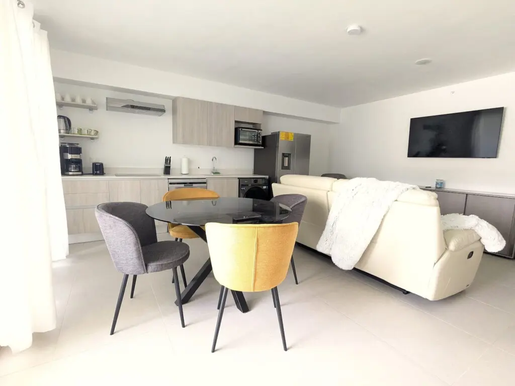 5c4bacb4 420e 420d b308 b9eea8849813