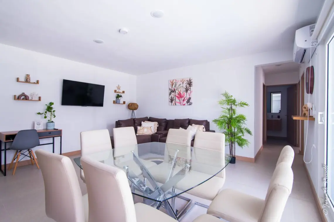 af525c0b ea7f 4928 8353 8feaec1aa140