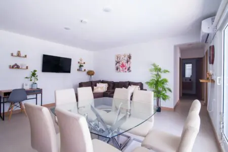 af525c0b ea7f 4928 8353 8feaec1aa140